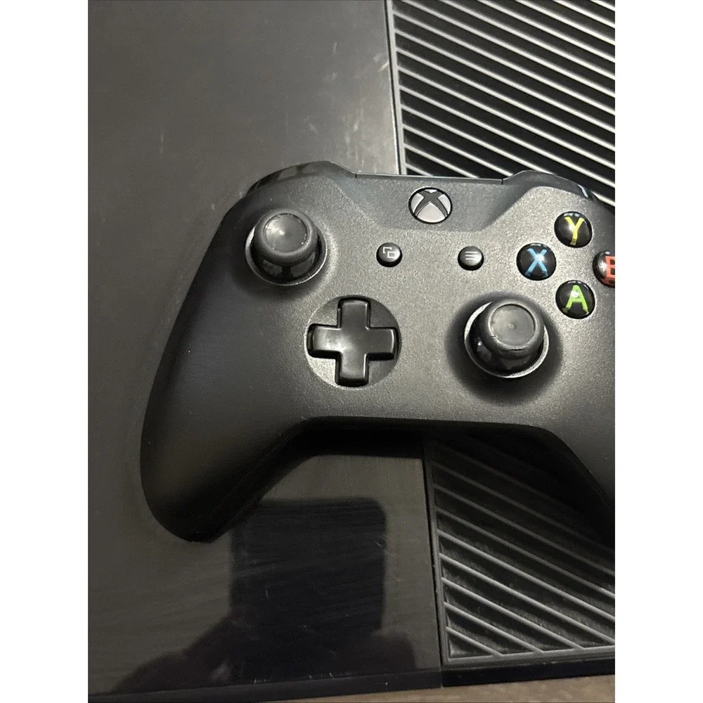 Original Microsoft Xbox One 500GB Console (Model 1540) with Wireless Controller
